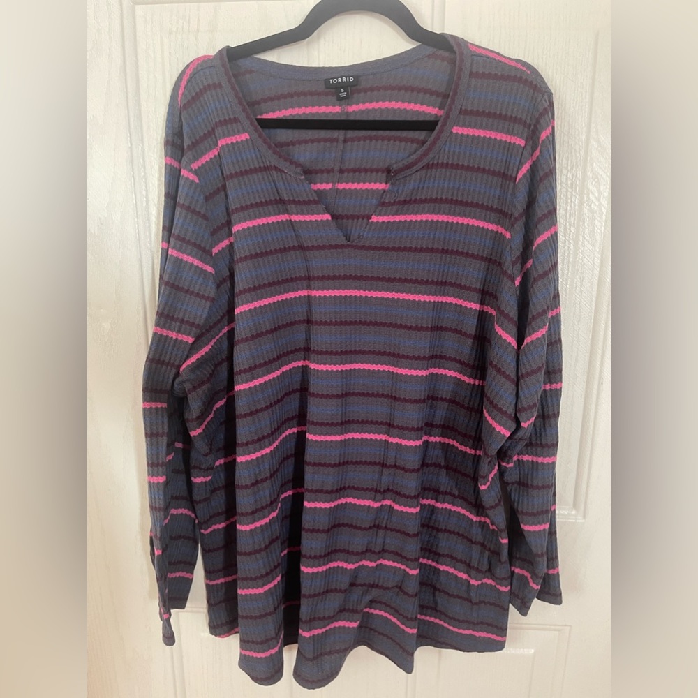 Torrid plus size Henley size 5